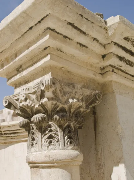 Detail van de Romeinse amfitheater, Korinthe kapitaal — Stockfoto