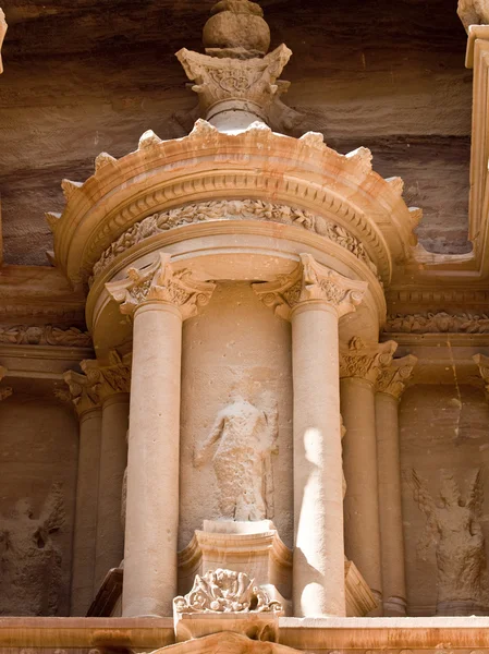 Schatkist tempel detail in petra — Stockfoto