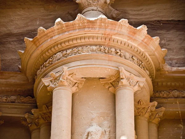 Detalhe do templo do Tesouro em Petra — Fotografia de Stock