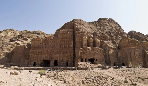 Palác a korintská hrobka, petra jordan — Stock fotografie