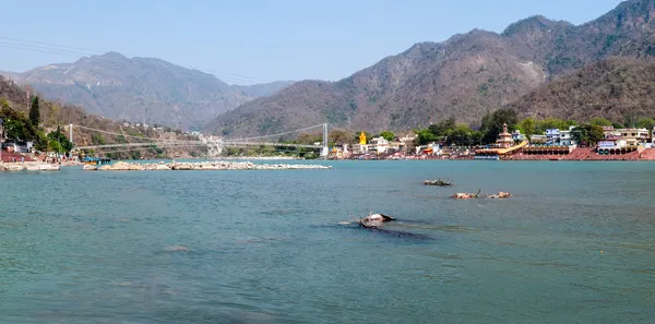 Vue panoramique sur le fleuve du Gange Saint — Photo