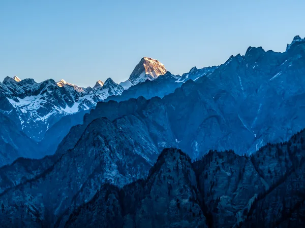 Wschód słońca w Himalajach — Zdjęcie stockowe