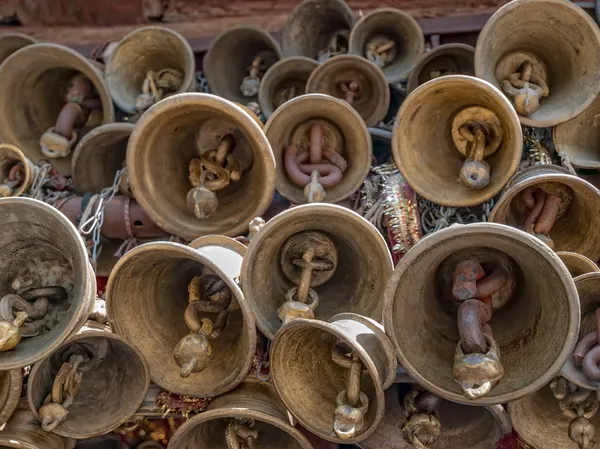 Sinos do templo velho Chamunda Mata — Fotografia de Stock