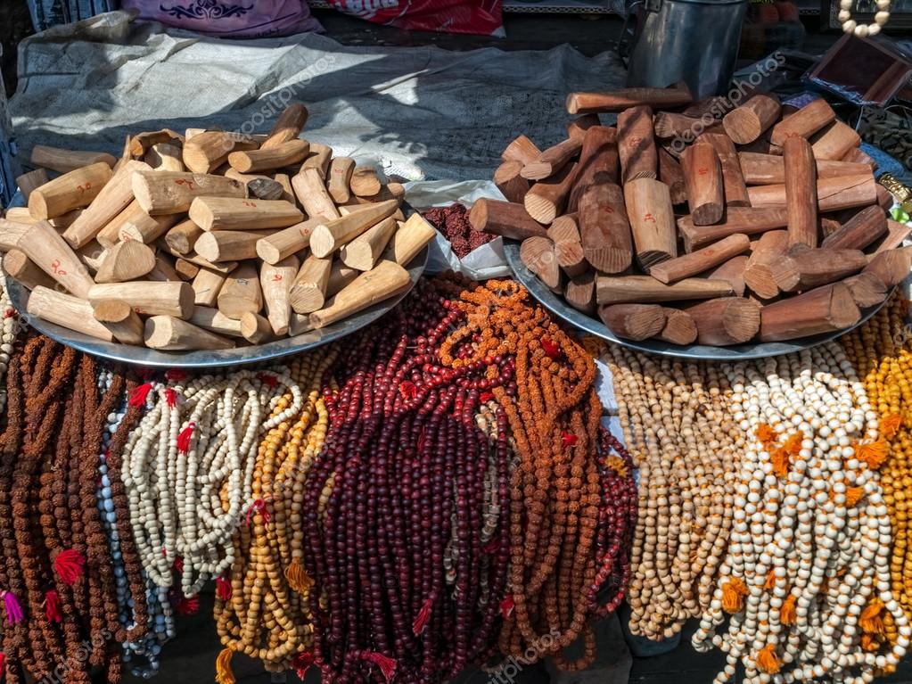 https://st.depositphotos.com/1915353/2834/i/950/depositphotos_28345991-stock-photo-indian-prayer-beads.jpg