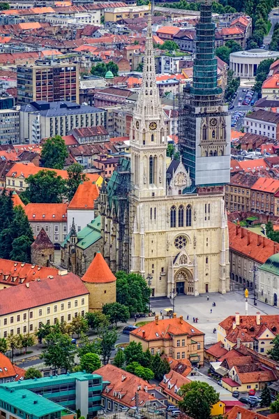 Zagreb Katedrali, helikopterle havadan görünümü — Stok fotoğraf