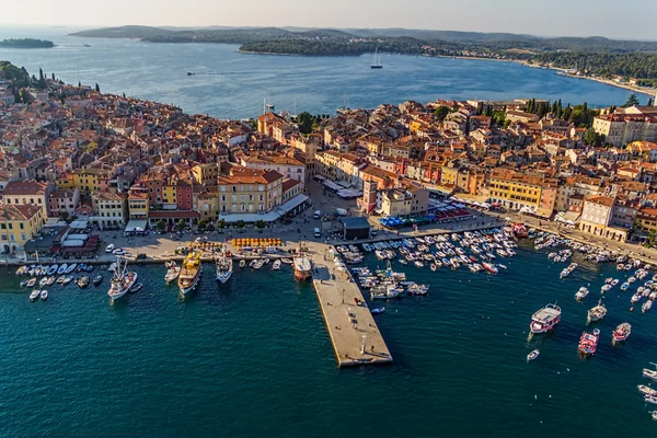 Tiro aéreo de Rovinj, Croácia — Fotografia de Stock