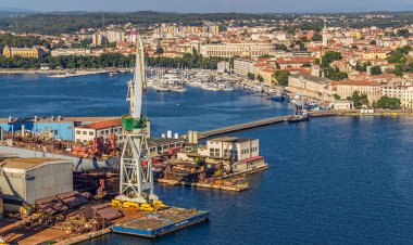 Eski tersaneli Pula Panoraması