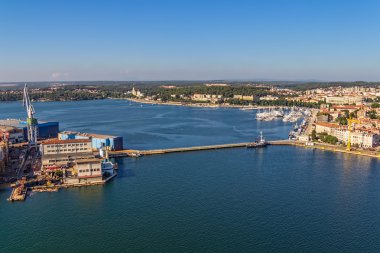 Eski tersaneli Pula Panoraması