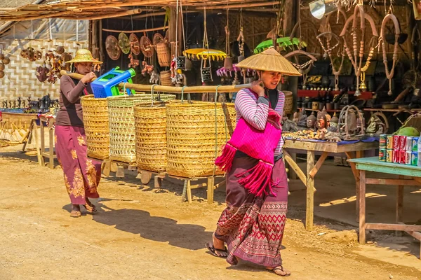 Leaving market at Indein — Stock Photo, Image