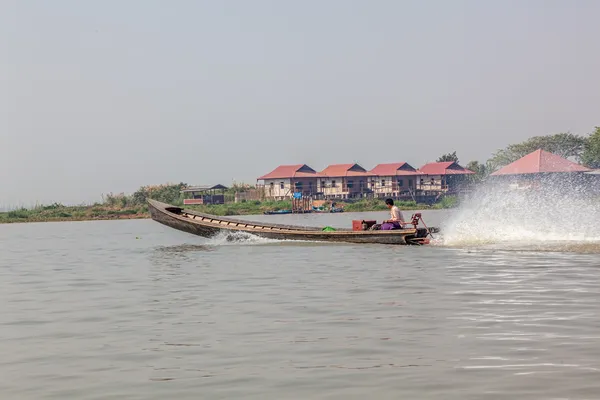 Inle göl tekne — Stok fotoğraf