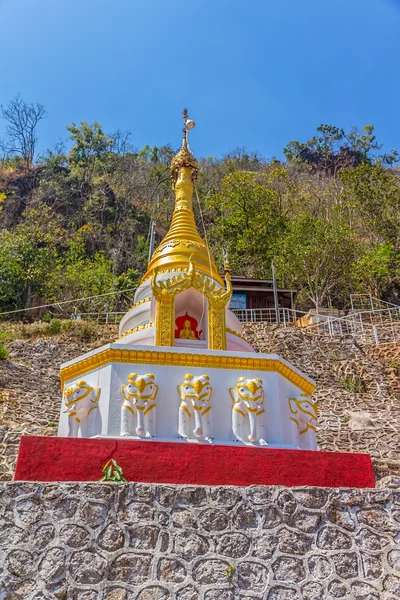 Pagoda på pindaya grottorna entrén — Stockfoto