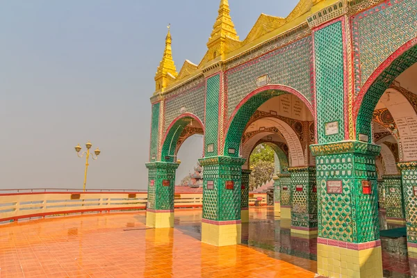 Inscripciones y decoración de mosaico, Mandalay Hill — Foto de Stock