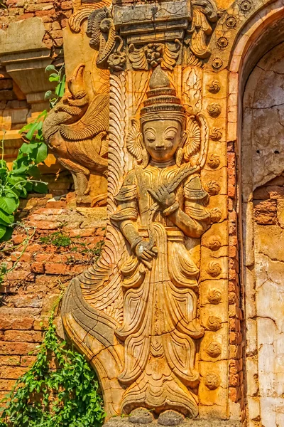 Antike Pagode bei indein, inle lake — Stockfoto