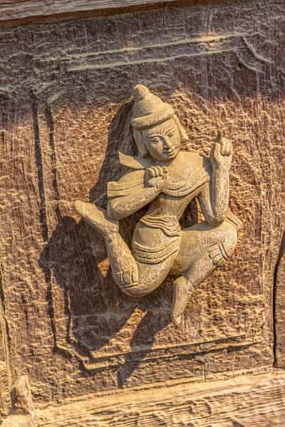 Shwenandaw 수도원 벽 장식-만 달 레이 — 스톡 사진