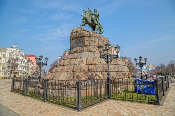 De Chmelnytsky-monument in kiev — Stockfoto