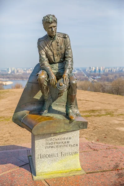 Памятник Леониду Быкову в Киеве — стоковое фото