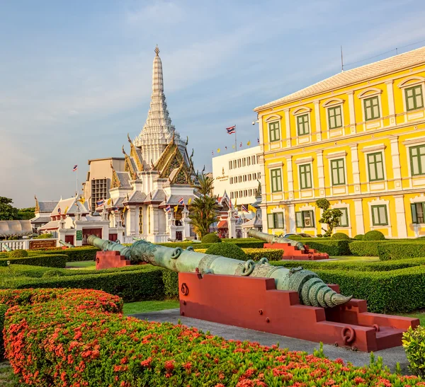 Ministry of Defence building Bangkok and museum — Stock Photo, Image