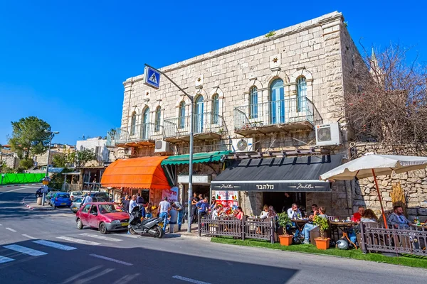 Içinde ein turistlerin çok karen - john baharim Katolik Kilisesi — Stok fotoğraf