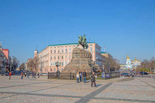 Памятник Хмельницкому
