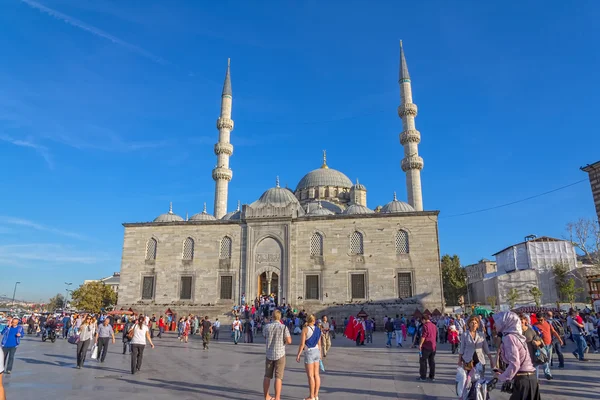 Nueva mezquita (Yeni Cami) plaza — Foto de Stock