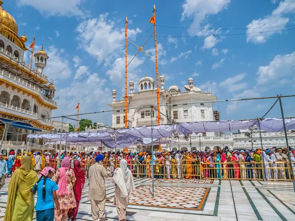 Vár a vonal, a golden temple — Stock Fotó