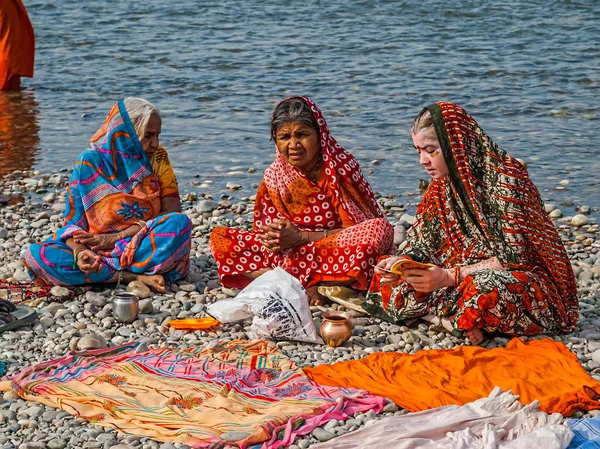 Senhoras hindus em Kumbh Mela — Fotografia de Stock