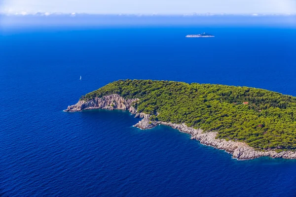 Νησί kolocep στο elaphites, κοντά στο Ντουμπρόβνικ — Φωτογραφία Αρχείου