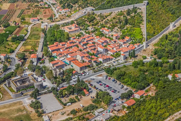 Ston antena com muralhas da cidade, Croácia — Fotografia de Stock