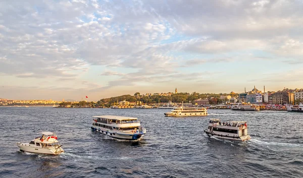 istanbul'daki turist tekneleri