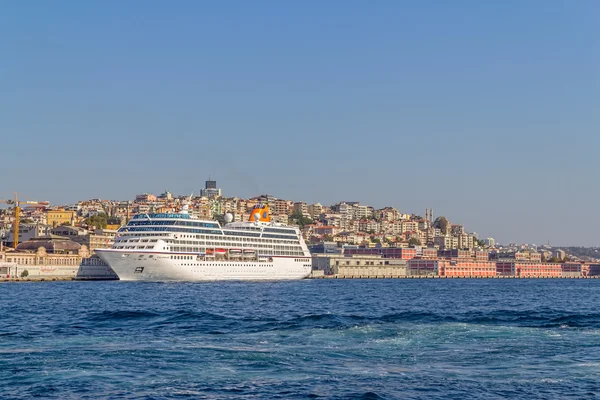 Cruise ship Columbus 2 in Istanbul — Stock Photo, Image