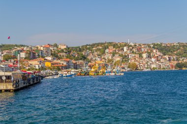 balıkçı tekneleri demirleyen Sarıyer