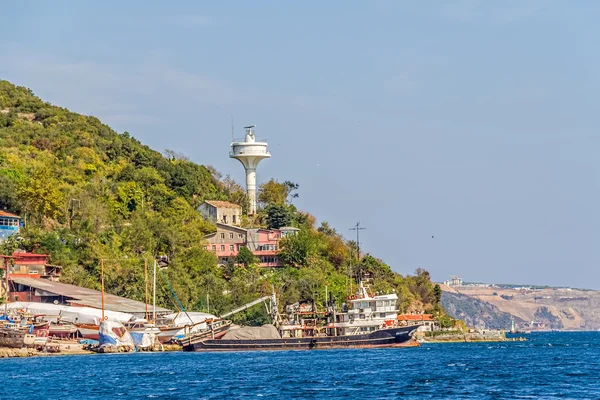 Istanbul coast in Sariyer near Black sea — Stock Photo, Image