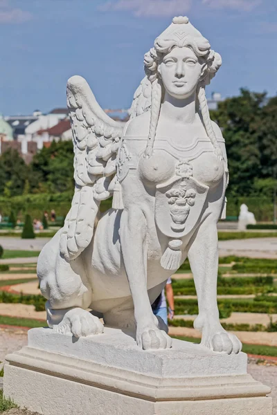 Belvedere Sphinx sculptuur in de tuin in Wien, Oostenrijk — Stockfoto