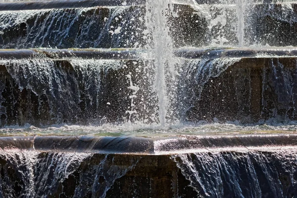 Fountain cascades in Belvedere gardens in Wien, Austria — Stock Photo, Image