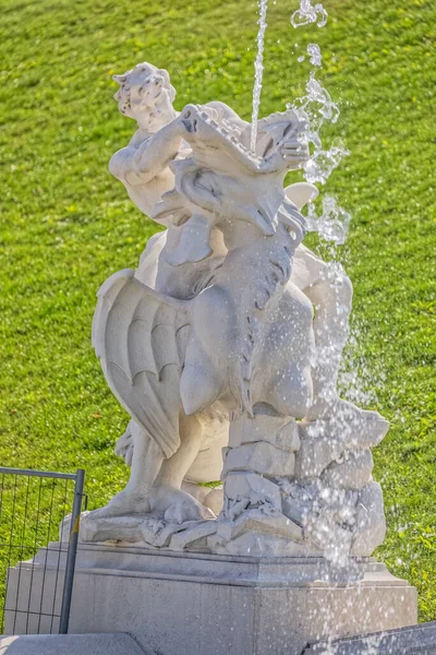 Kamienne posągi w ogrodach Belvedere w Wien, Austria — Zdjęcie stockowe