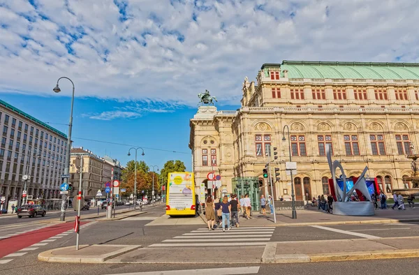 Здание Государственной оперы в Вене, Австрия — стоковое фото