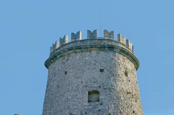 Kulatá věž hradu Trsat v Rijece Chorvatsko — Stock fotografie