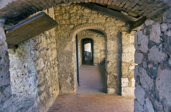 Alte Mauern im Inneren der Burg Trsat in Rijeka Kroatien — Stockfoto