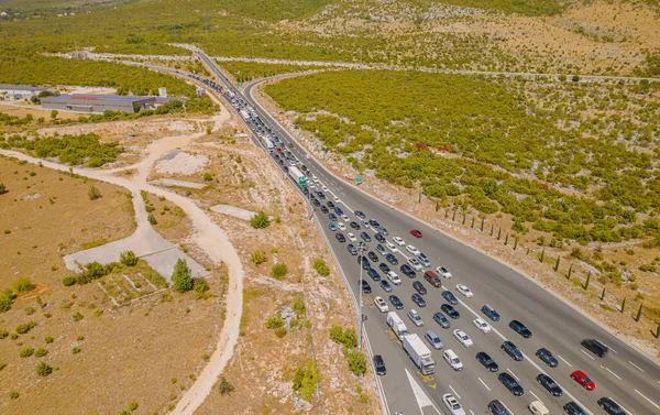 Geçiş gişelerinde bekleyen Dugopolje trafiği böl — Stok fotoğraf