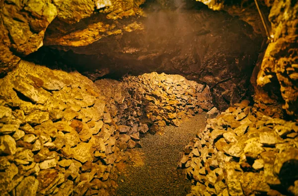 De donkere gang van de oude mijn in Samobor Kroatië — Stockfoto