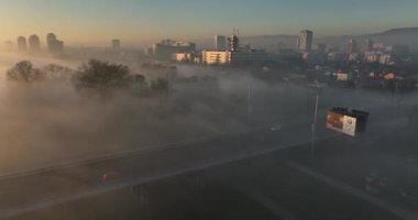 2021 yılının son günbatımında Zagreb 'in hava manzarası