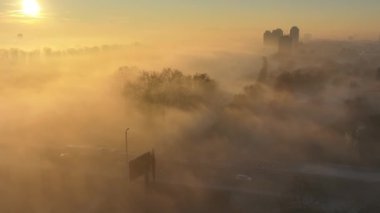 2021 yılının son günbatımında Zagreb 'in hava manzarası
