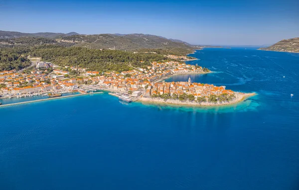 Luchtfoto van de oude middeleeuwse stad Korcula centrum — Stockfoto