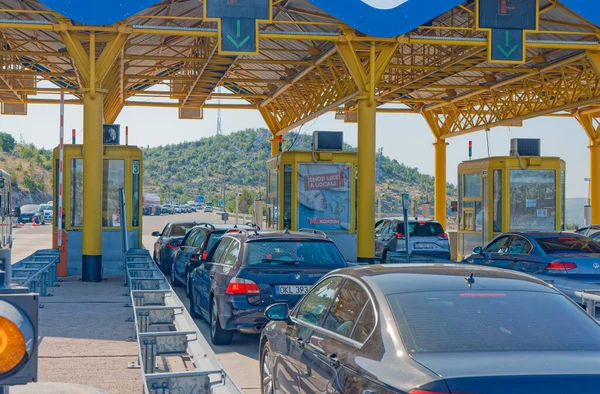 Dubrava near Sibenik, traffic waiting at toll booths — Stock Photo, Image
