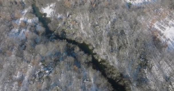 Vista aérea de la meseta de Zir en la región de Lika con un arroyo, Croacia — Vídeos de Stock
