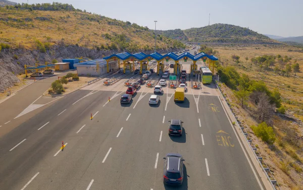 Dubrava near Sibenik, traffic waiting at toll booths — Stock Photo, Image