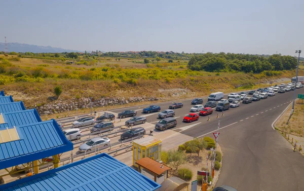 Traffic waiting at toll booths near Zadar — Stock Photo, Image