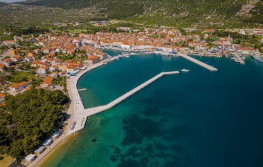 Cres eski kasaba limanı Hırvatistan hava manzarası