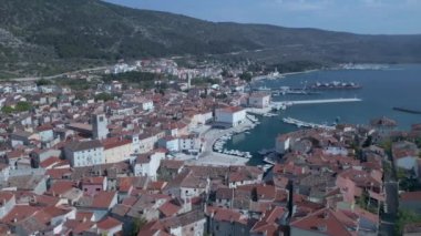 Cres eski kasaba limanı Hırvatistan hava manzarası
