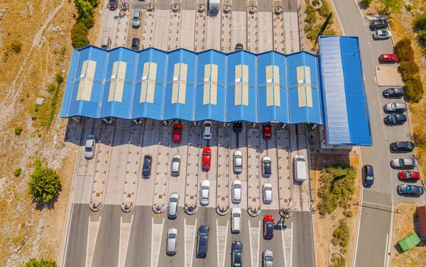 Dugopolje near Split traffic waiting at toll booths — Stockfoto